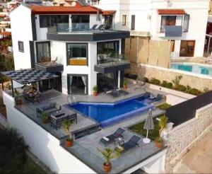 Centrally located Luxury Villa: Alesta