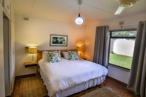 One Jack Powell House- Classic family home steps away from the beach