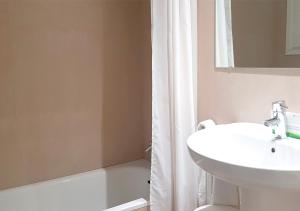 Triple Room room in Hotel Ultonia