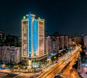 Holiday Inn Chongqing Guanyinqiao by IHG