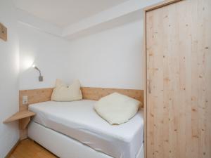 Apartment Nadine-6 by Interhome