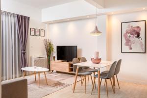 Three-Bedroom Apartment room in Athens Morum City Apartments
