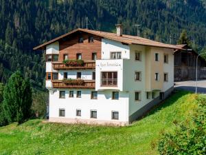 Apartment Apart Romantica-6 by Interhome