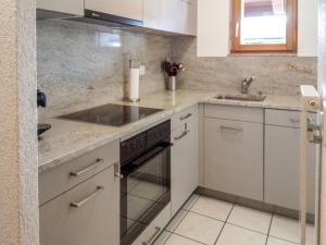 Apartment Eaux-Vives 202 by Interhome