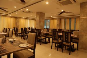 Hotel Girija Sunrise 300 Meter from Baba Dham Temple