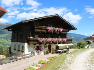 Holiday Home Umbichl by Interhome
