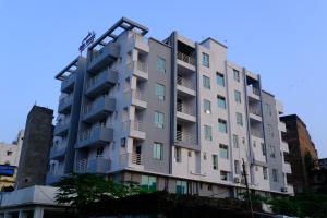 Hotel Girija Sunrise 300 Meter from Baba Dham Temple