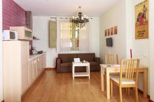Sea & Wave La Casita de Hinestrosa Apartments - 4-звездочные отели в городе Малага