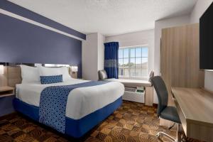 Queen Room - Disability Access/Non-Smoking room in Microtel Inn & Suites Lincoln