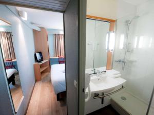 Hotels Ibis Nantes la Beaujoire Parc Expo : photos des chambres