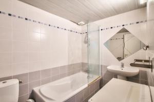 Maisons de vacances NOCNOC - Gite du Vieux Pressoir, piscine chauffee et couverte : photos des chambres