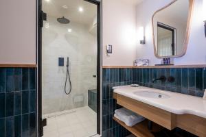 Hotels Hotel Le Cafe de Paris : photos des chambres