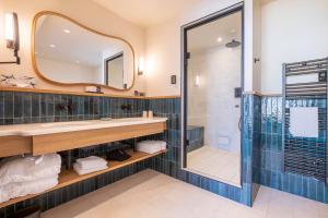 Hotels Hotel Le Cafe de Paris : photos des chambres