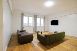 Tolstov Apartments - 250m2 Loft with 6 Rooms im Industriegebiet - 20 Min Messe DUS & Old Town DUS