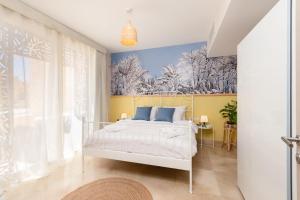 Exotic 1BDR w Outdoor Terrace Pool & Beach Access