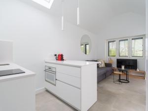 Bungalow nuevo con jardín y piscina Newly renovated Bungalow with private garden and swimming pool