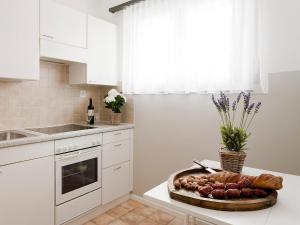 Apartment Junior Suite-12 by Interhome
