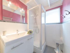 Holiday Home Vissershuisje 09-01 by Interhome