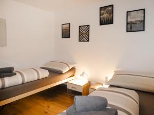 Apartment Chalet La Muntaniala by Interhome