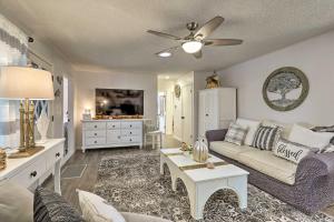 Renovated Cottage with Fire Pit in Munds Park!