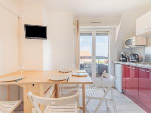 Appartements Apartment Deauville Plage 1 et 2 by Interhome : photos des chambres