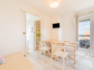 Appartements Apartment Deauville Plage 1 et 2 by Interhome : photos des chambres