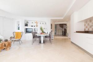 Appartements Sea View Duplex YourHostHelper : photos des chambres