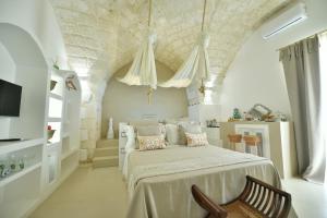 Eurydice Suite with Infinity Jacuzzi