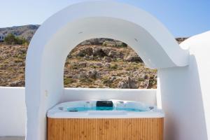 Suite with Outdoor Hot Tub - Split Level