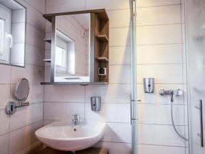 Holiday Home Laube by Interhome