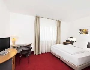 海德堡海尔斯伯格NH酒店 - 拉登堡