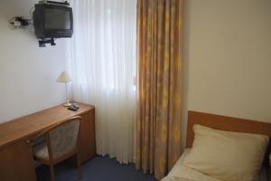 Single Room with Bathroom room in WIlla Maksymilian Bed and Breakfast