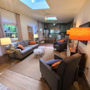 Dhyana Redwoods Fire Table Nearby River Access Ping Pong & Arcade Games