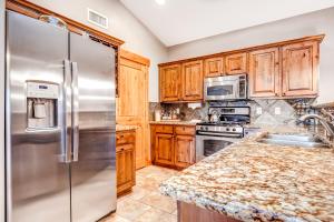 Classy and Comfortable Condo in Bear Hollow