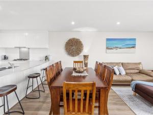 Villa Serene 3, 6-10 Market Street - Surfside Apartments WiFi, water views, Air Con, Pool