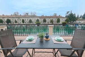 Fiori sullAcqua Apartments
