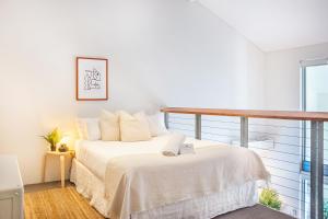 Spacious Lofty Loft by Sydney Dreams