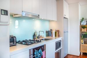 Spacious Lofty Loft by Sydney Dreams