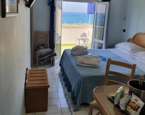 Double Room with Balcony and Sea View room in Hotel Punta Imperatore