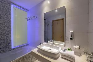 Standard Twin Room with Sea View room in Vrissaki Beach Hotel