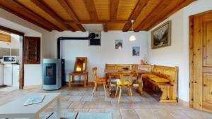 Les Hirondelles, cosy apartment with a magnificent view on the mountains