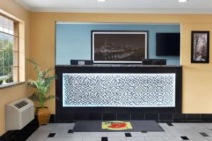 Super 8 by Wyndham Whites Creek Nashville NW Area