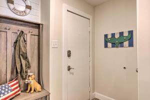 Bright and Breezy Condo - Walk to Orange Beach!