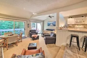 Harbor Springs Condo with Fireplace Near Skiing! - Charlevoix