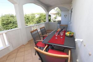 Apartment in Trogir with sea view, balcony, air conditioning, WiFi (4904-2)