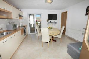 Apartment in Trogir with sea view, balcony, air conditioning, WiFi (4904-2)