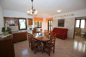 Comfort Apartment with two bedrooms, two bathrooms, Garden View and City View (4 person) room in Villa Linet