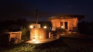 Tentes de luxe Domaine EcOtelia : Cabane de Trappeur avec Spa