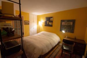 Very French Two Bedroom in the Heart of Paris