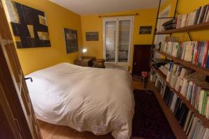 Very French Two Bedroom in the Heart of Paris